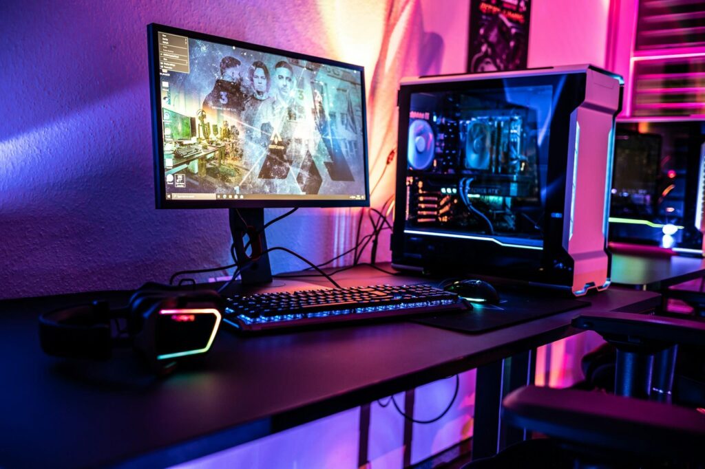 Home Professionele gaming setup met gaming monitor en mechanisch toetsenbord voor optimale performance